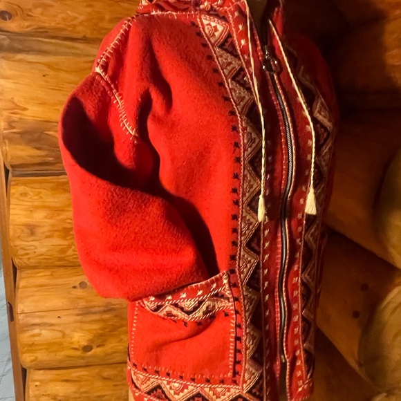 Red Hooded vintage Jacket with Geometric embroidered Patterns - Picture 3 of 6